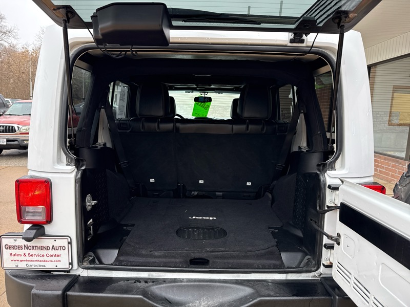 Jeep Wrangler Unlimited Sahara 4WD 2015