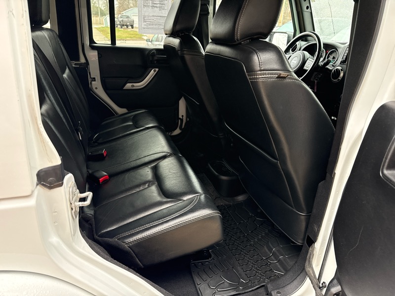 Jeep Wrangler Unlimited Sahara 4WD 2015