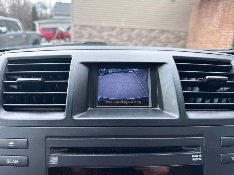 Toyota Highlander Base 2WD V6 2011