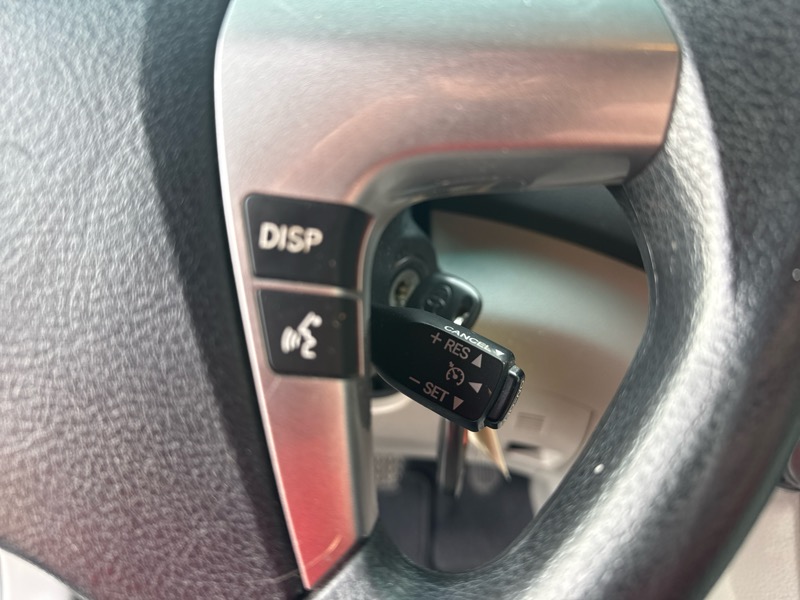 Toyota Highlander Base 2WD V6 2011