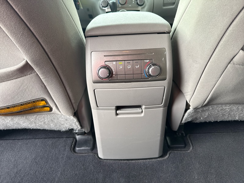 Toyota Highlander Base 2WD V6 2011