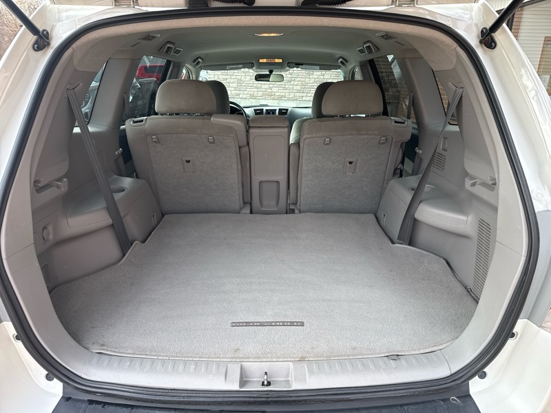 Toyota Highlander Base 2WD V6 2011