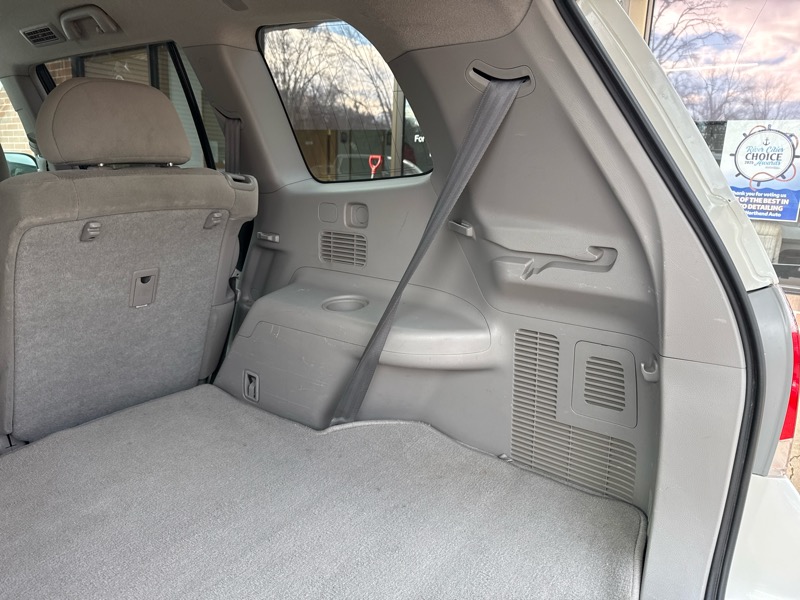 Toyota Highlander Base 2WD V6 2011