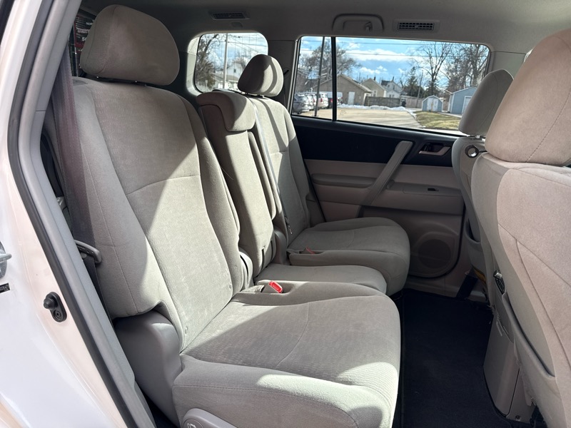 Toyota Highlander Base 2WD V6 2011