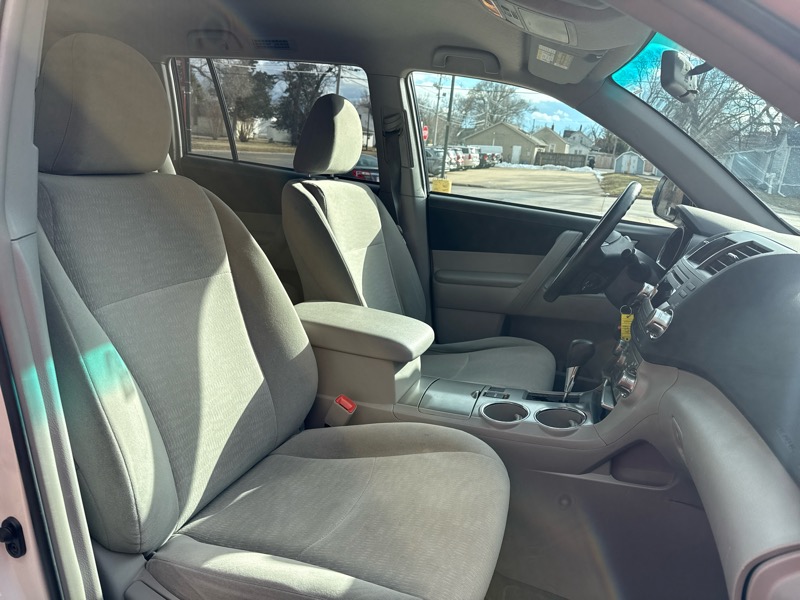 Toyota Highlander Base 2WD V6 2011