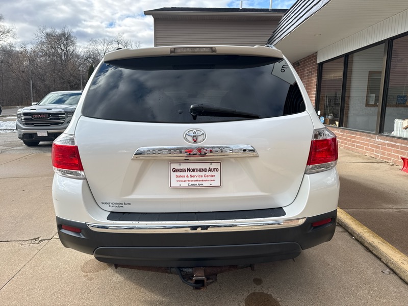 Toyota Highlander Base 2WD V6 2011