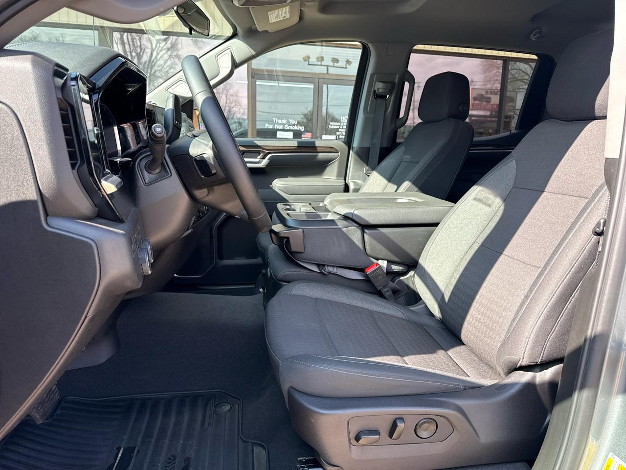 Chevrolet Silverado 1500 LT Crew Cab 4WD 2026