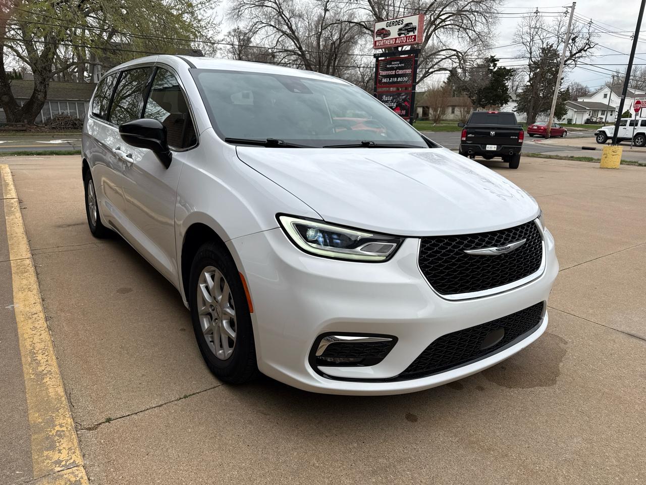 Chrysler Pacifica Select 2025