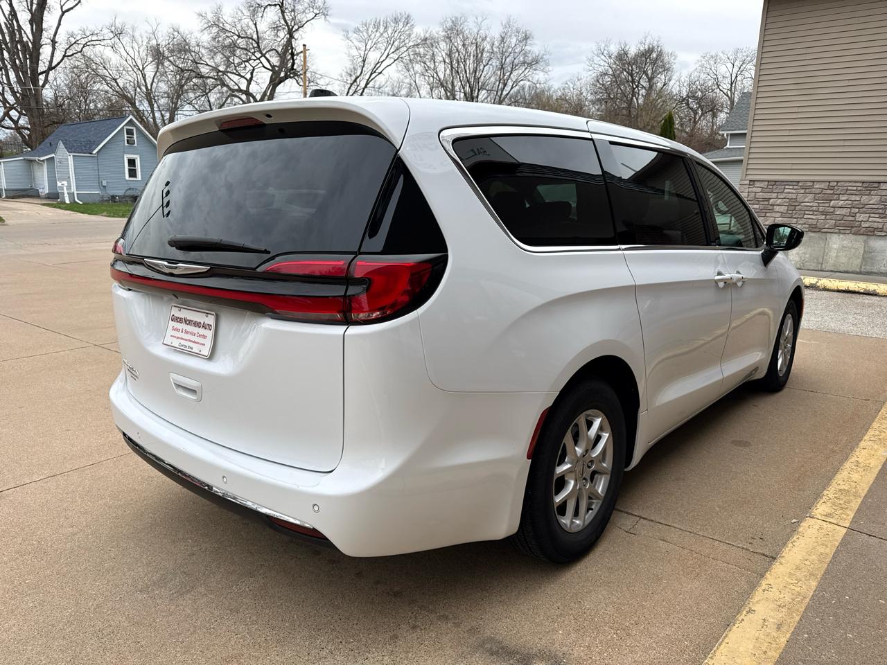 Chrysler Pacifica Select 2025