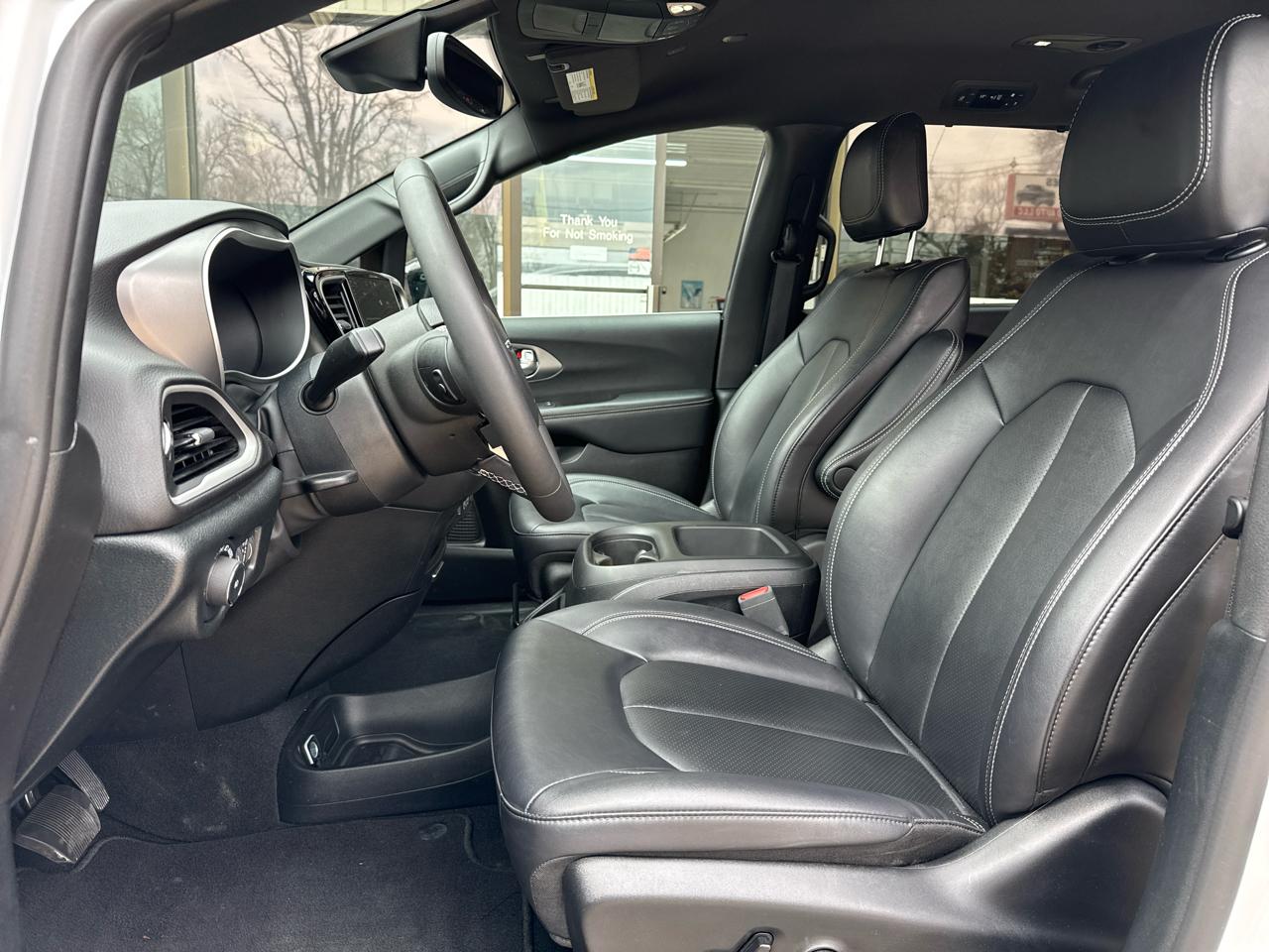 Chrysler Pacifica Select 2025