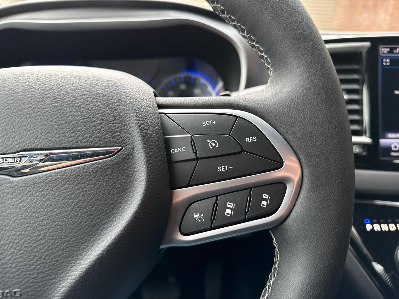 Chrysler Pacifica Select 2025