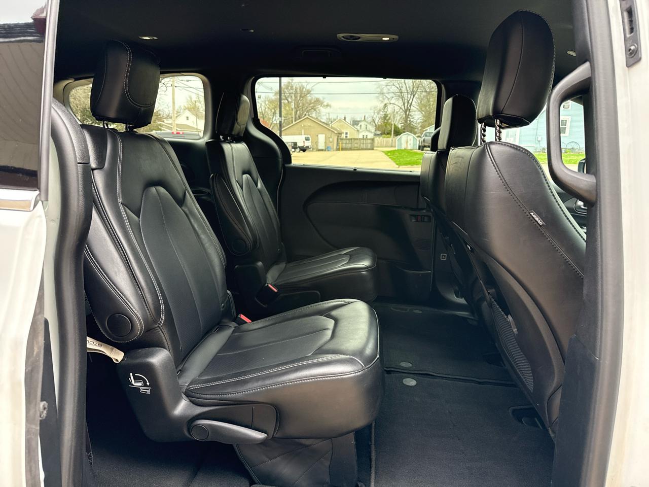 Chrysler Pacifica Select 2025