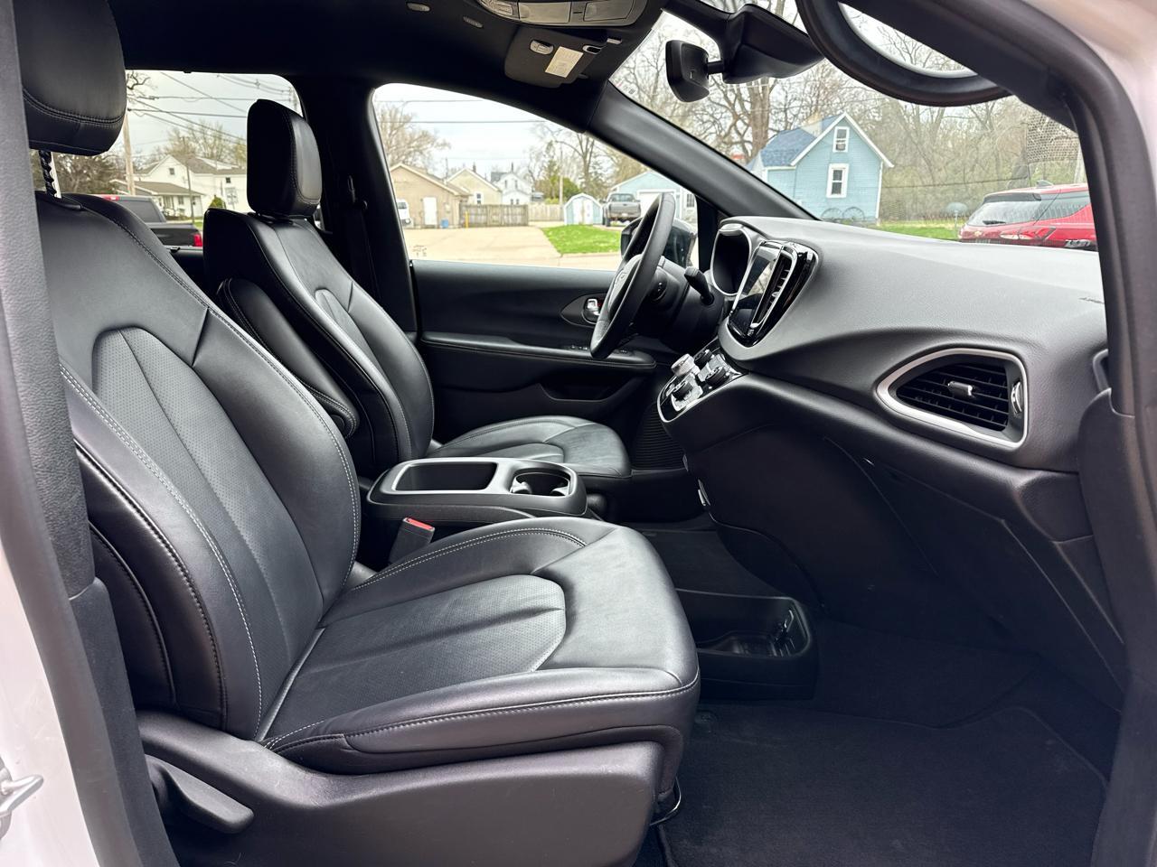 Chrysler Pacifica Select 2025