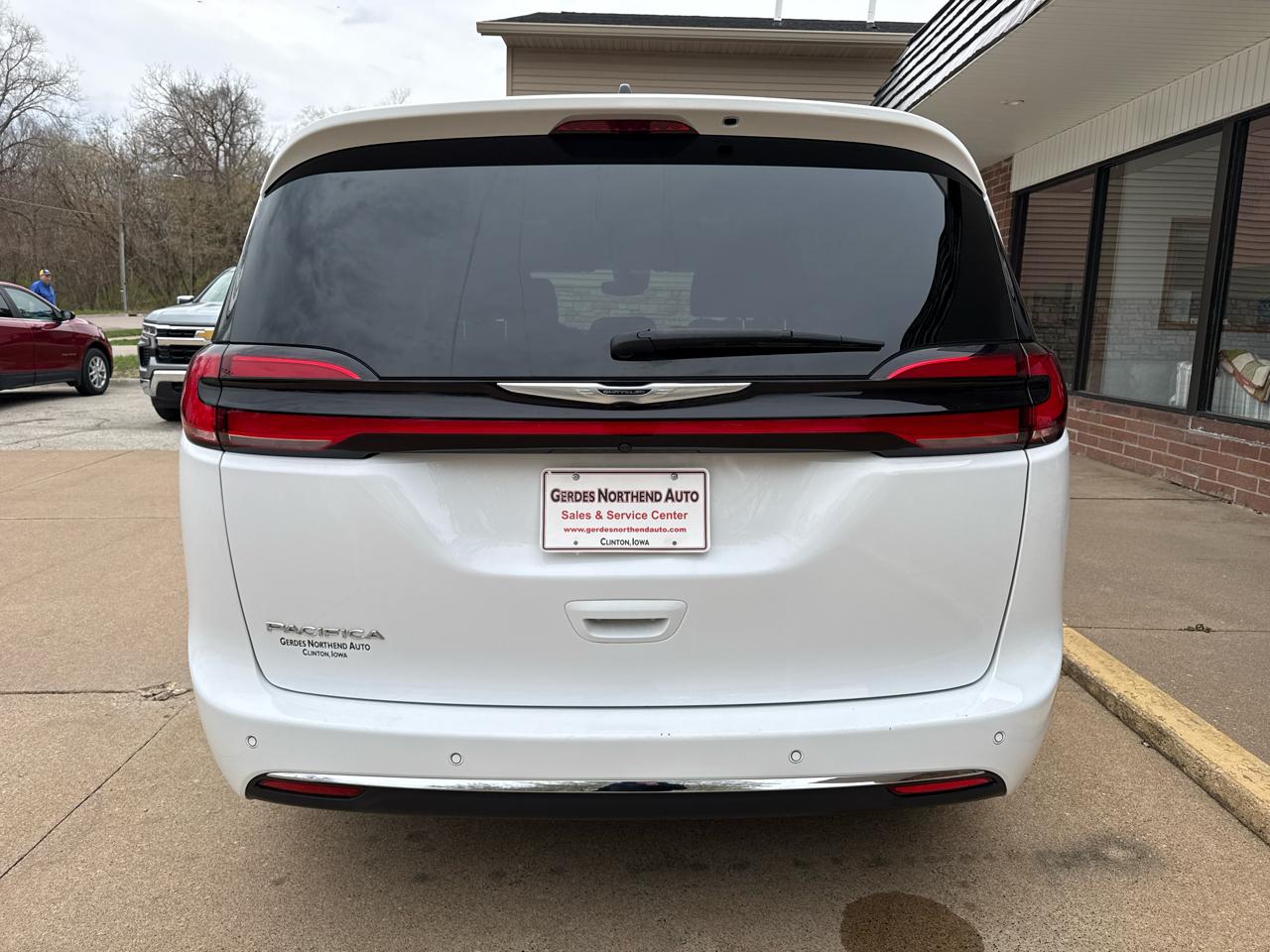 Chrysler Pacifica Select 2025