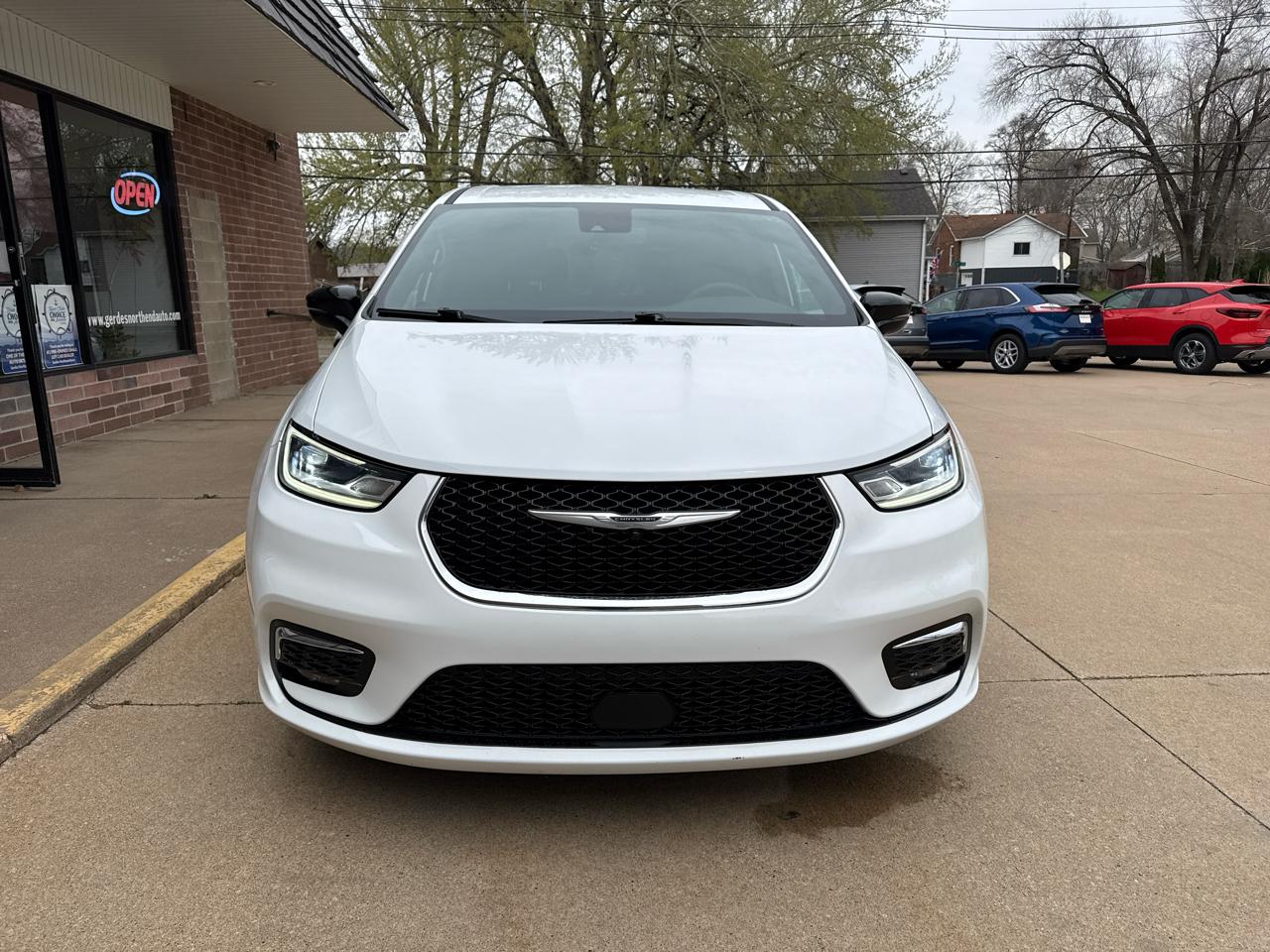 Chrysler Pacifica Select 2025