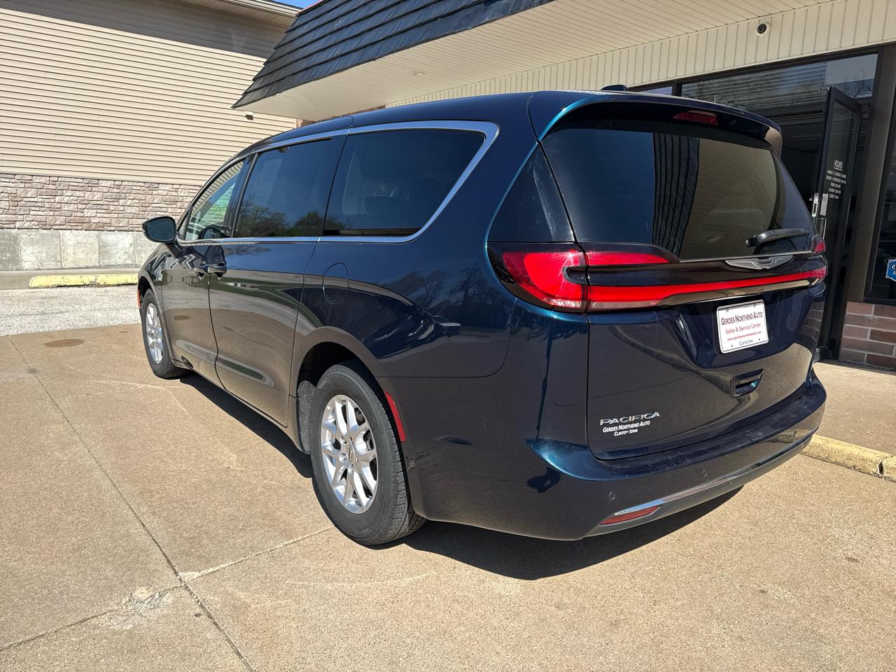 Chrysler Pacifica Touring L 2023