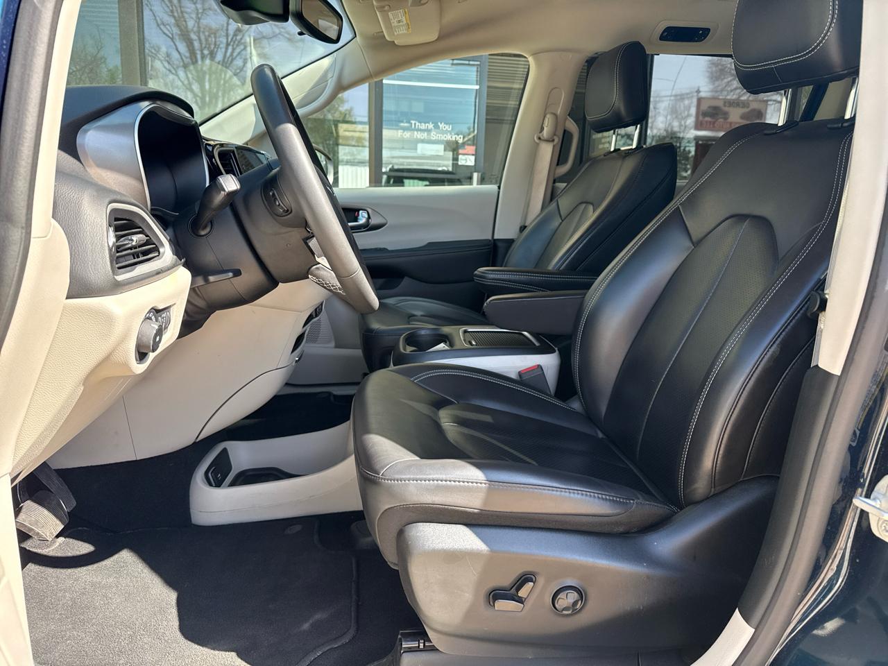 Chrysler Pacifica Touring L 2023