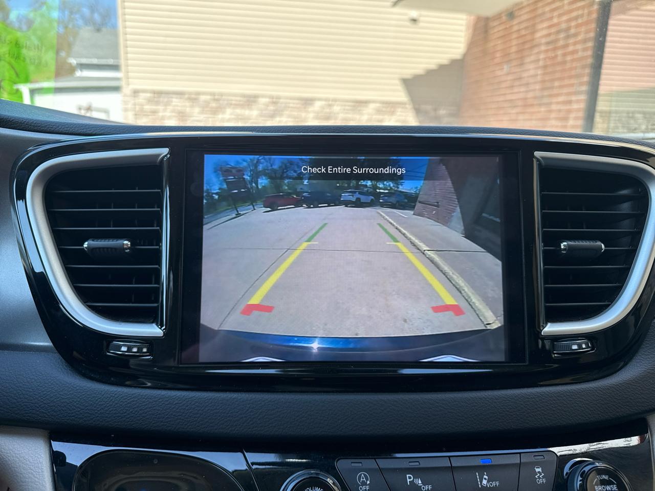 Chrysler Pacifica Touring L 2023