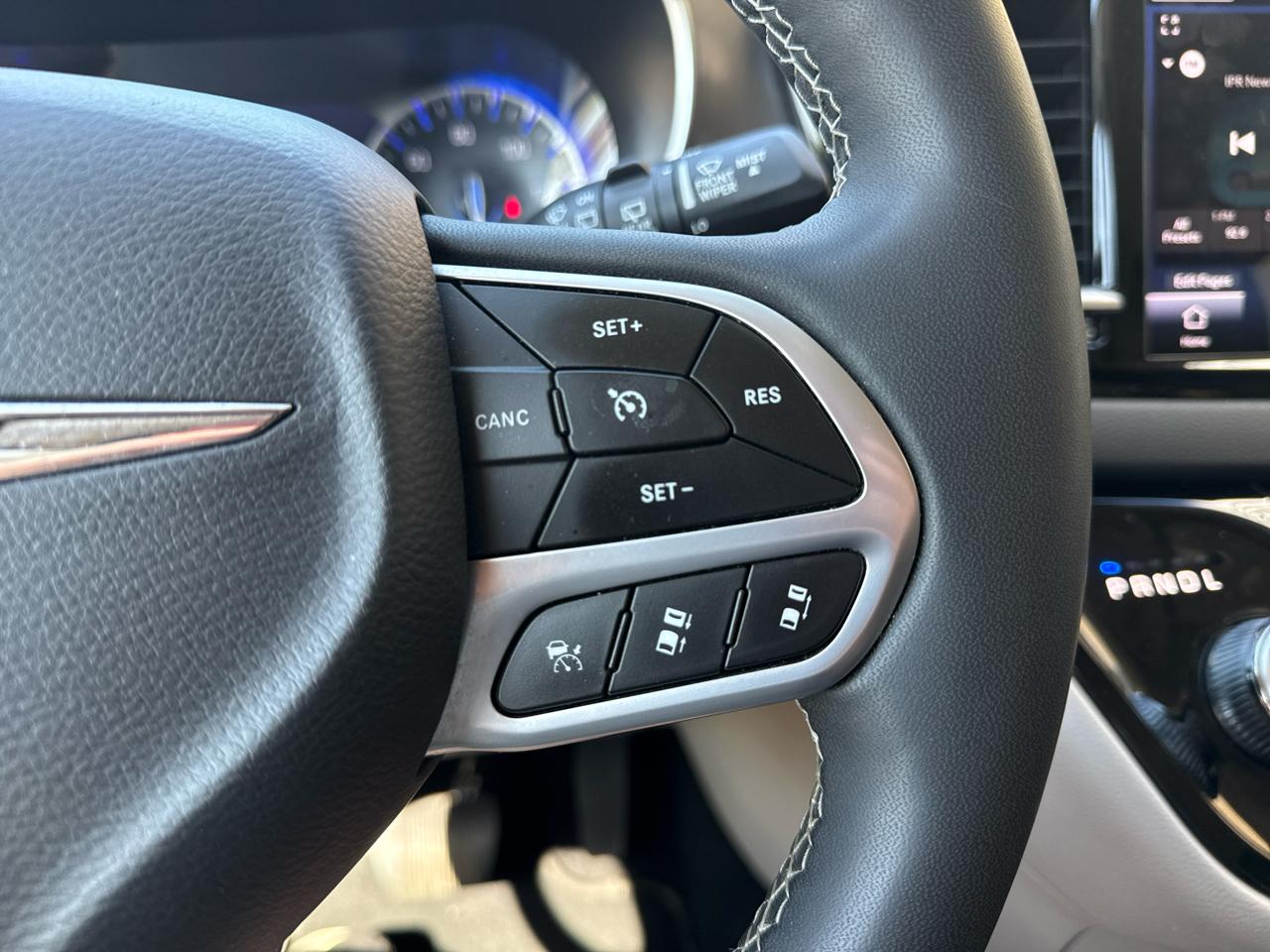 Chrysler Pacifica Touring L 2023