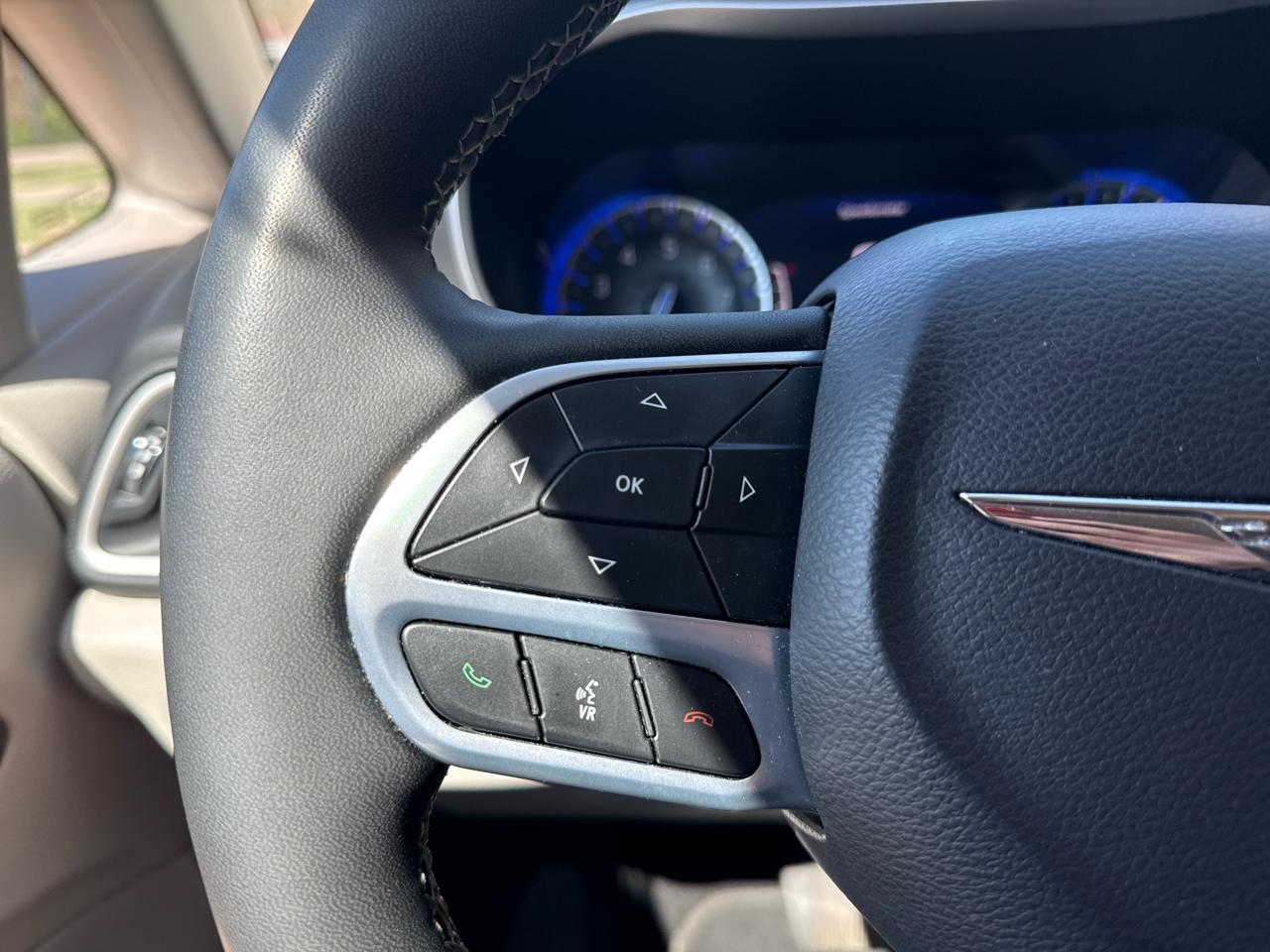 Chrysler Pacifica Touring L 2023