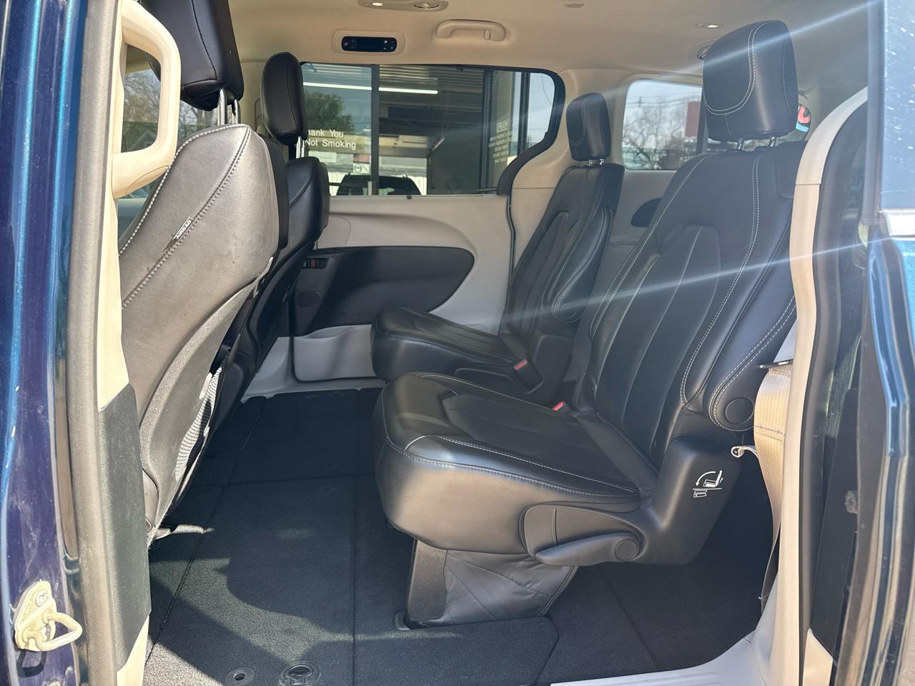 Chrysler Pacifica Touring L 2023