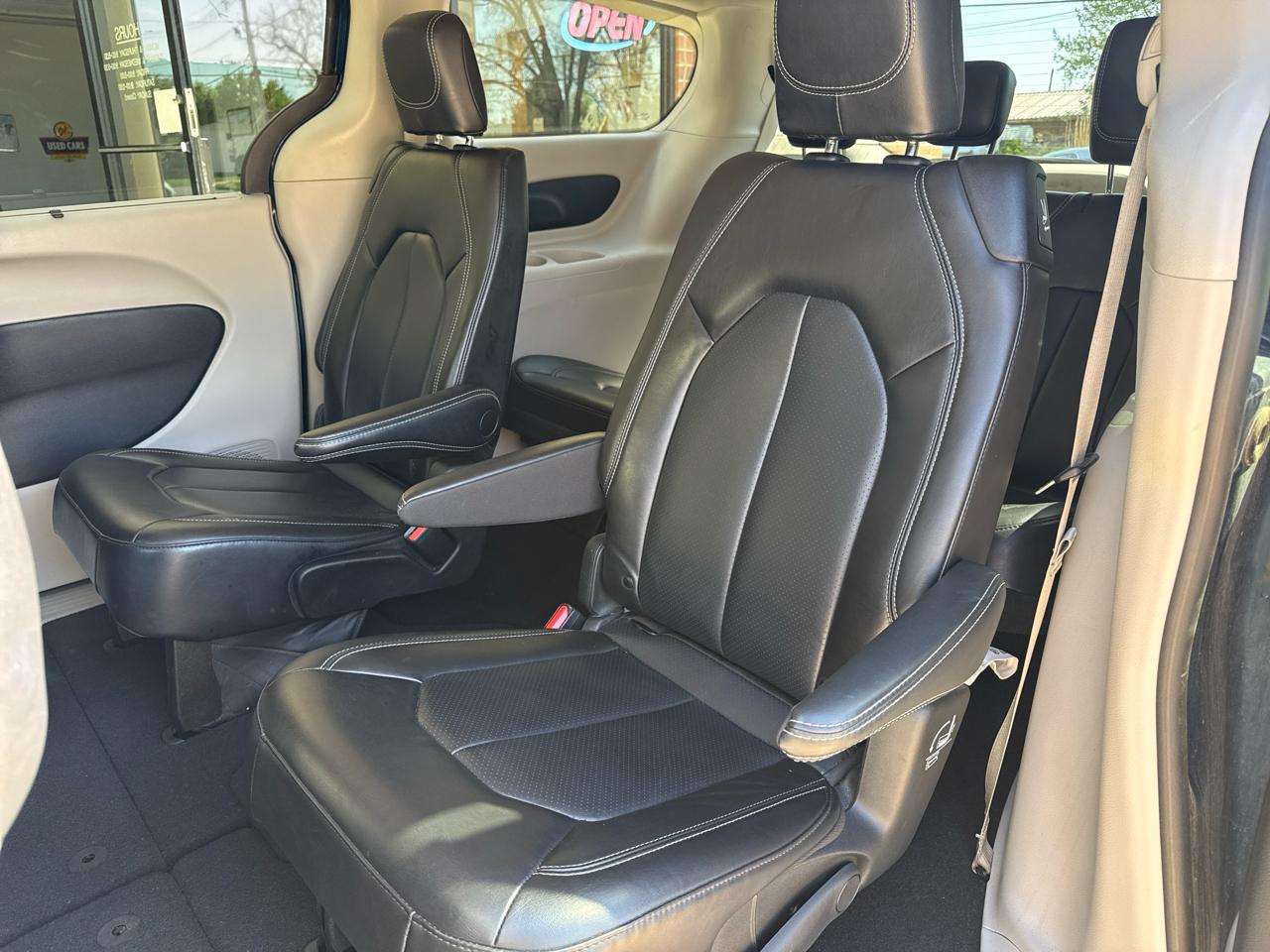 Chrysler Pacifica Touring L 2023