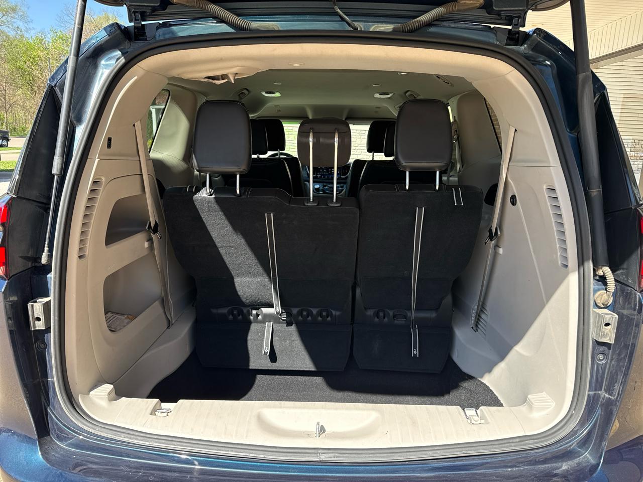 Chrysler Pacifica Touring L 2023