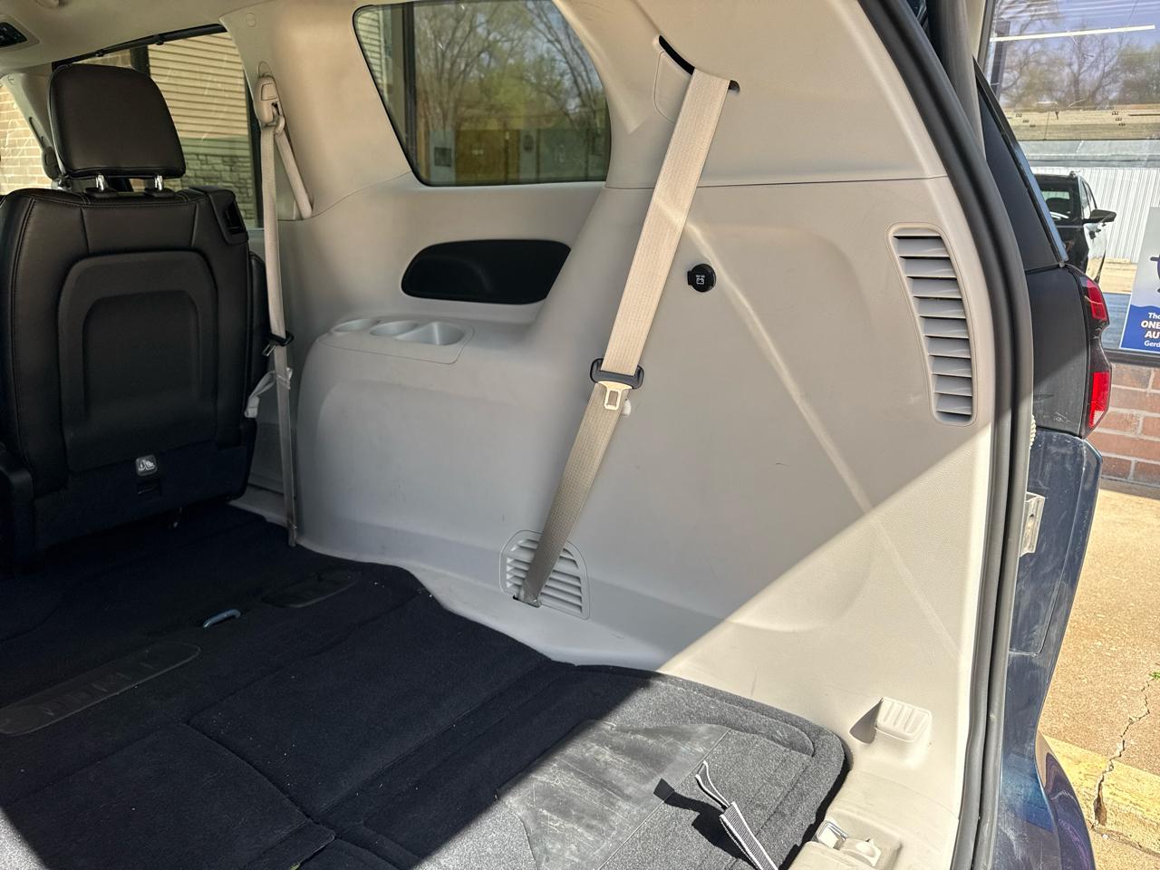 Chrysler Pacifica Touring L 2023