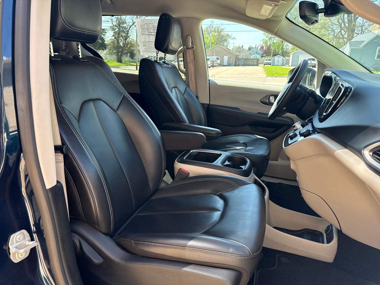 Chrysler Pacifica Touring L 2023