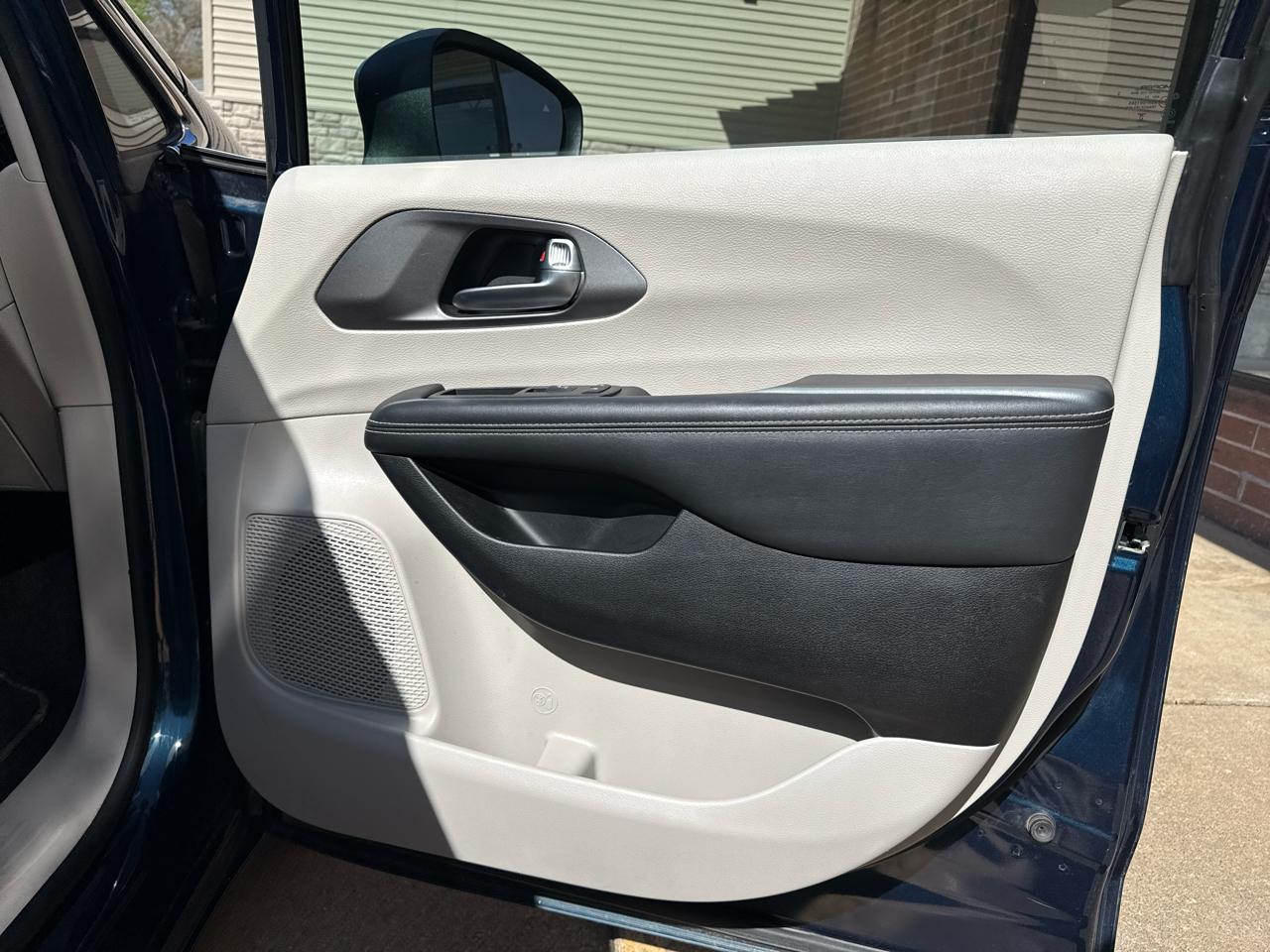 Chrysler Pacifica Touring L 2023