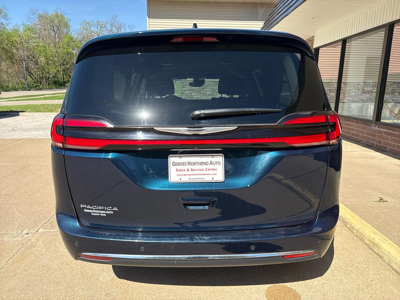 Chrysler Pacifica Touring L 2023