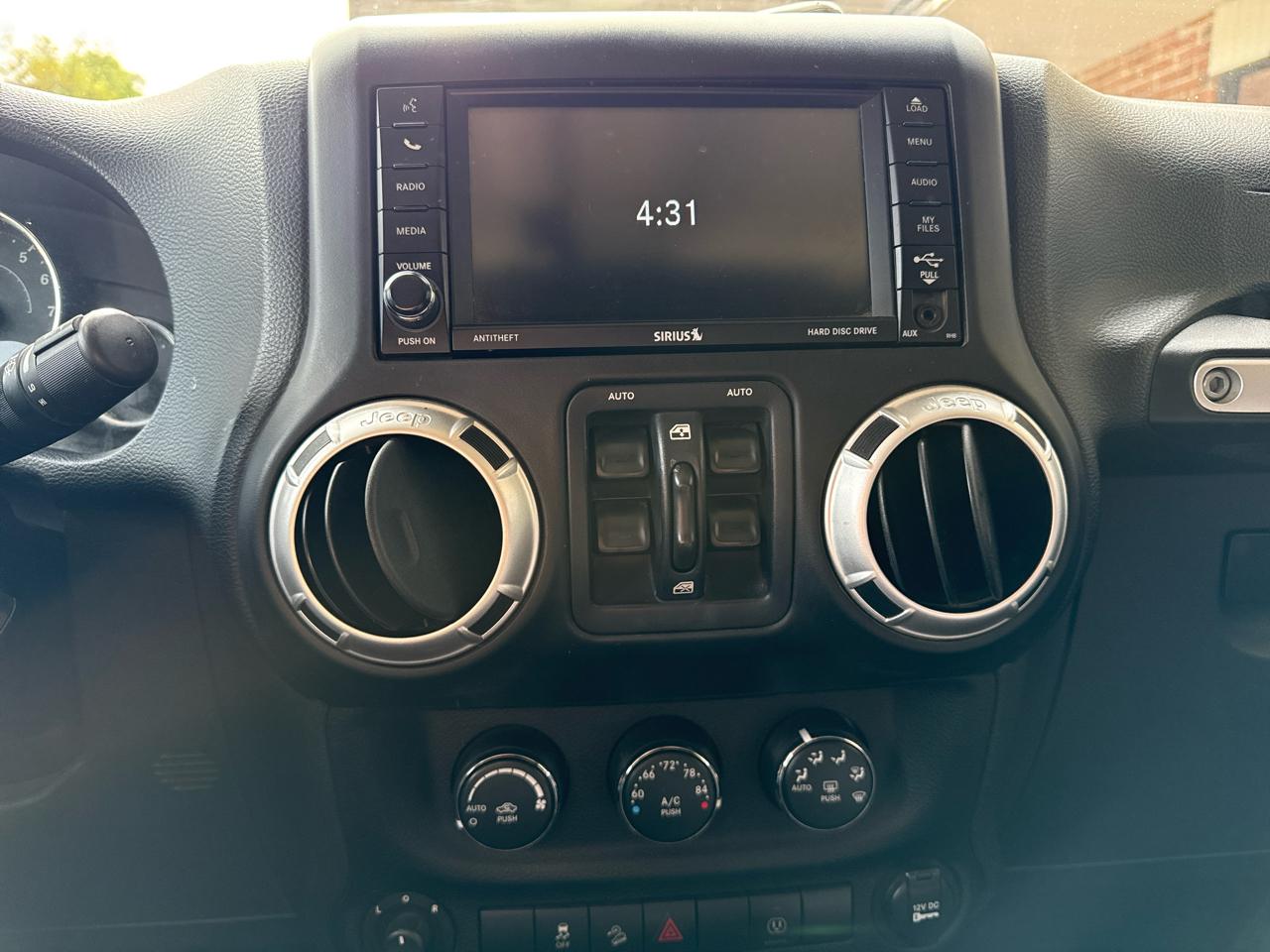 Jeep Wrangler Unlimited Sahara 4WD 2013