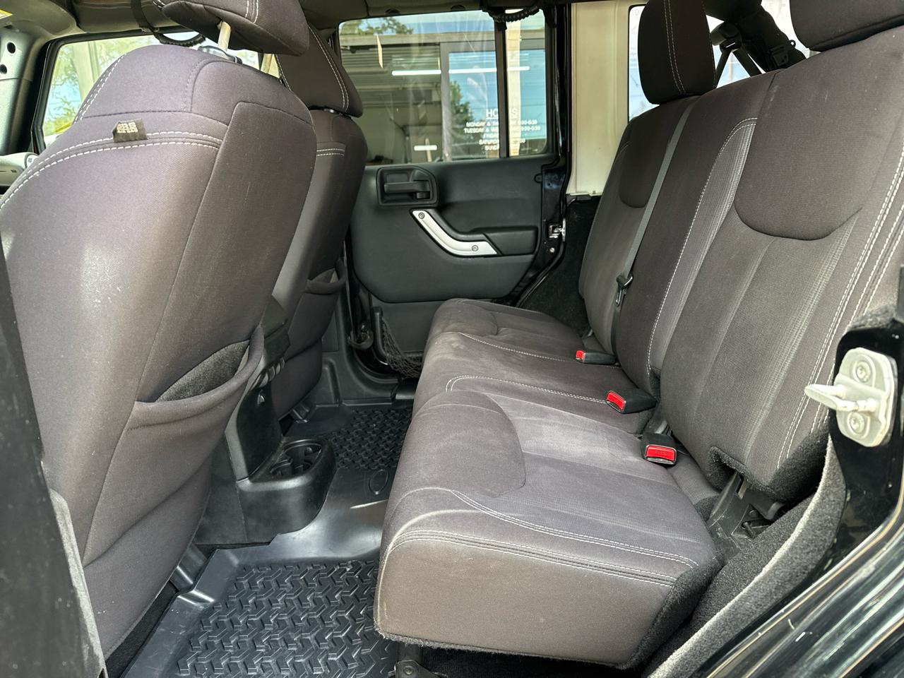 Jeep Wrangler Unlimited Sahara 4WD 2013