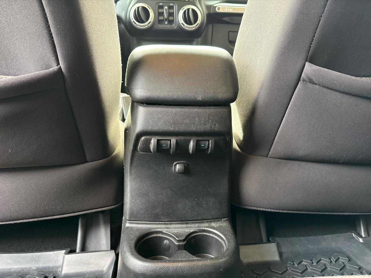 Jeep Wrangler Unlimited Sahara 4WD 2013