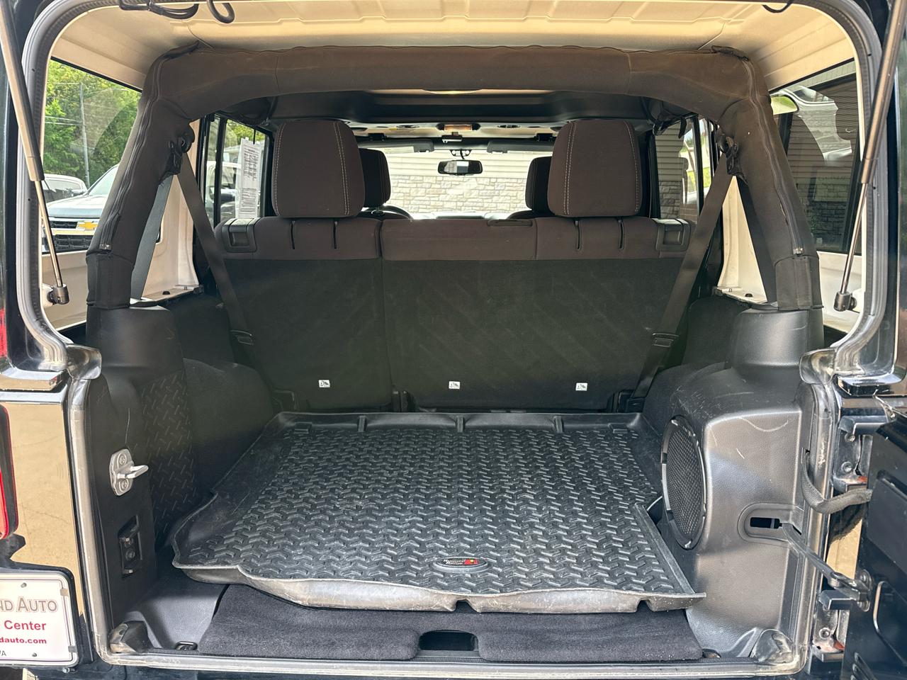 Jeep Wrangler Unlimited Sahara 4WD 2013