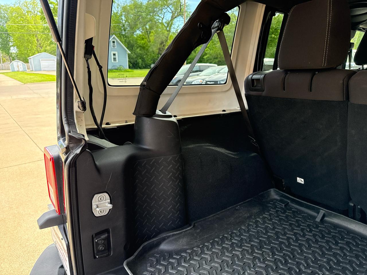 Jeep Wrangler Unlimited Sahara 4WD 2013