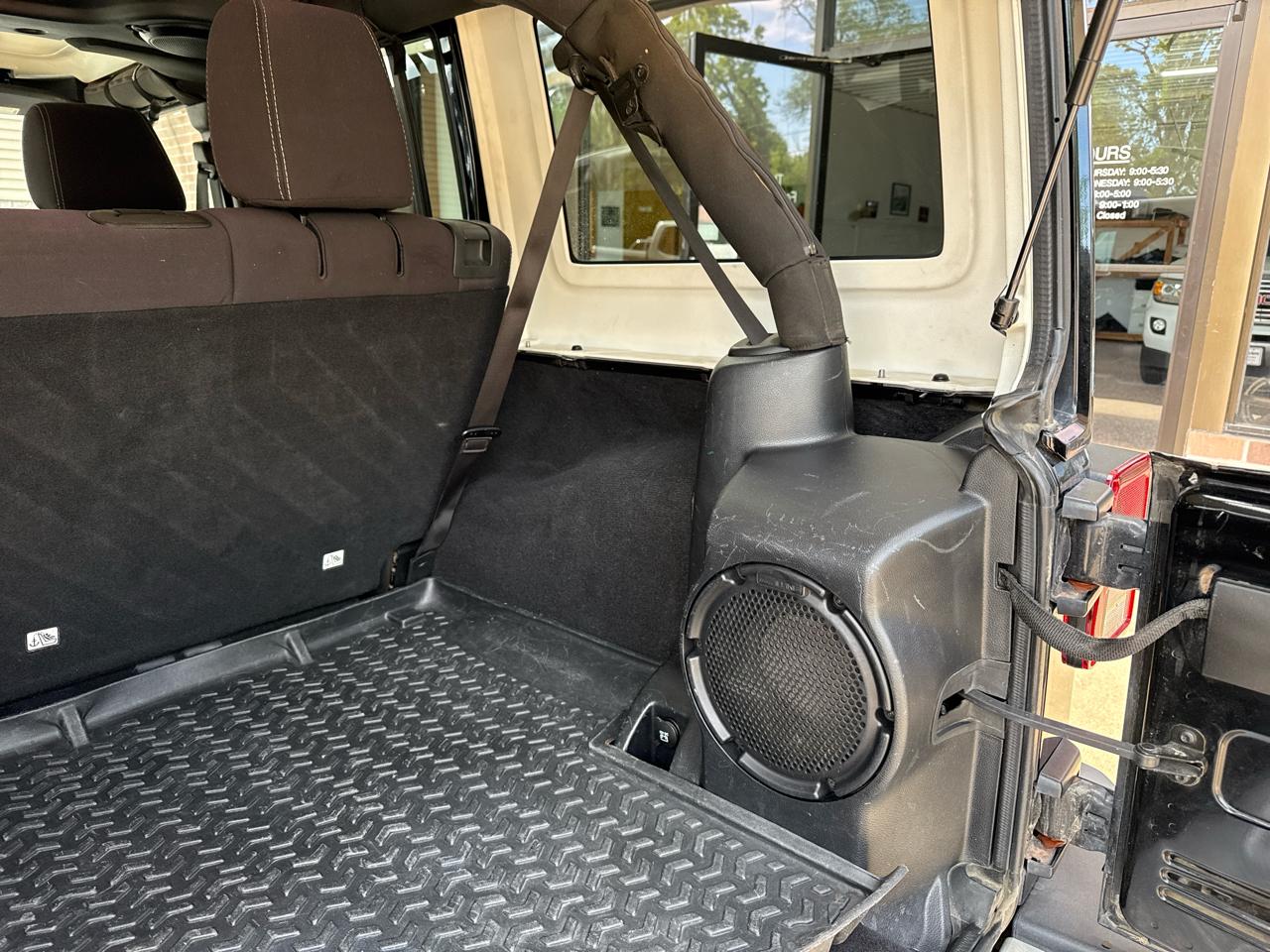 Jeep Wrangler Unlimited Sahara 4WD 2013