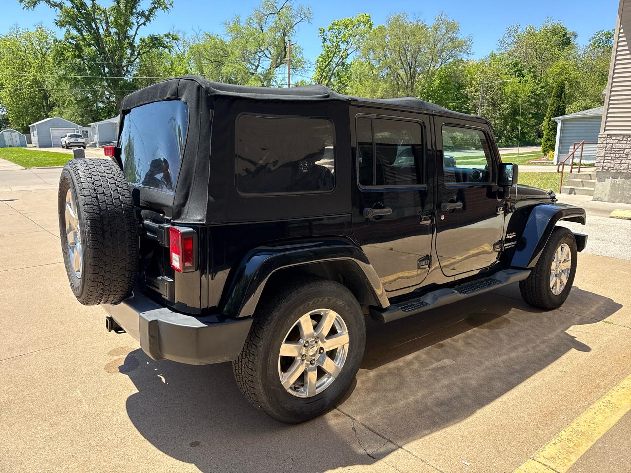 Jeep Wrangler Unlimited Sahara 4WD 2013