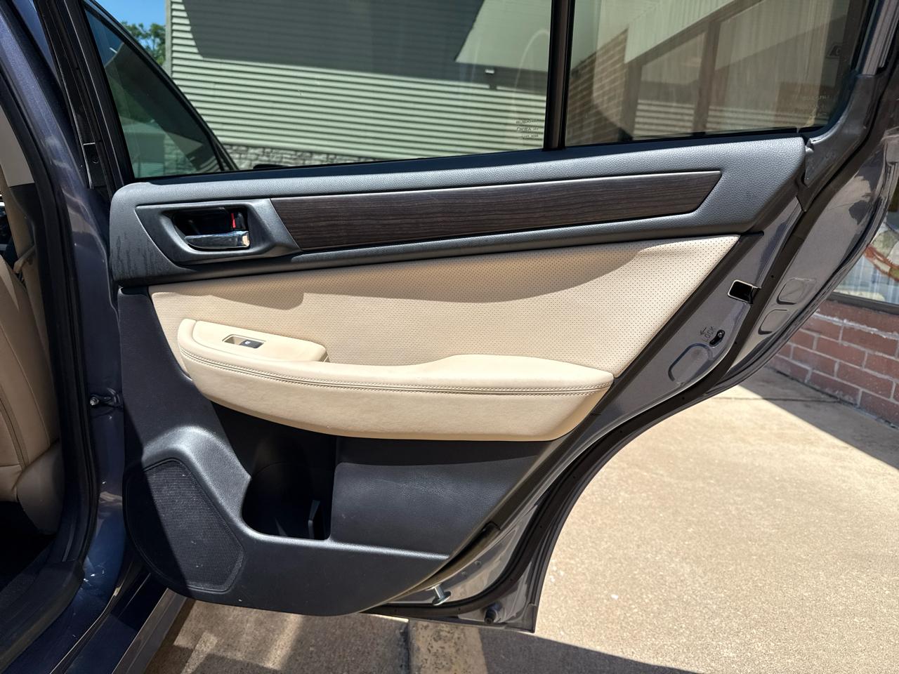 Subaru Legacy 2.5i Limited 2015