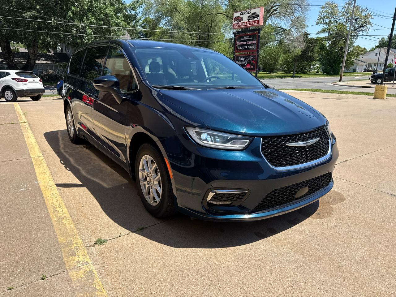 Chrysler Pacifica Touring L 2023