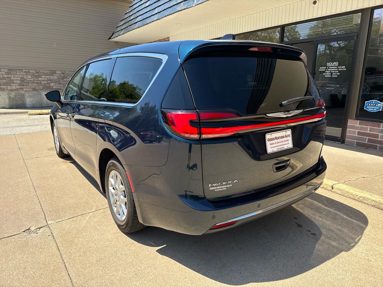 Chrysler Pacifica Touring L 2023