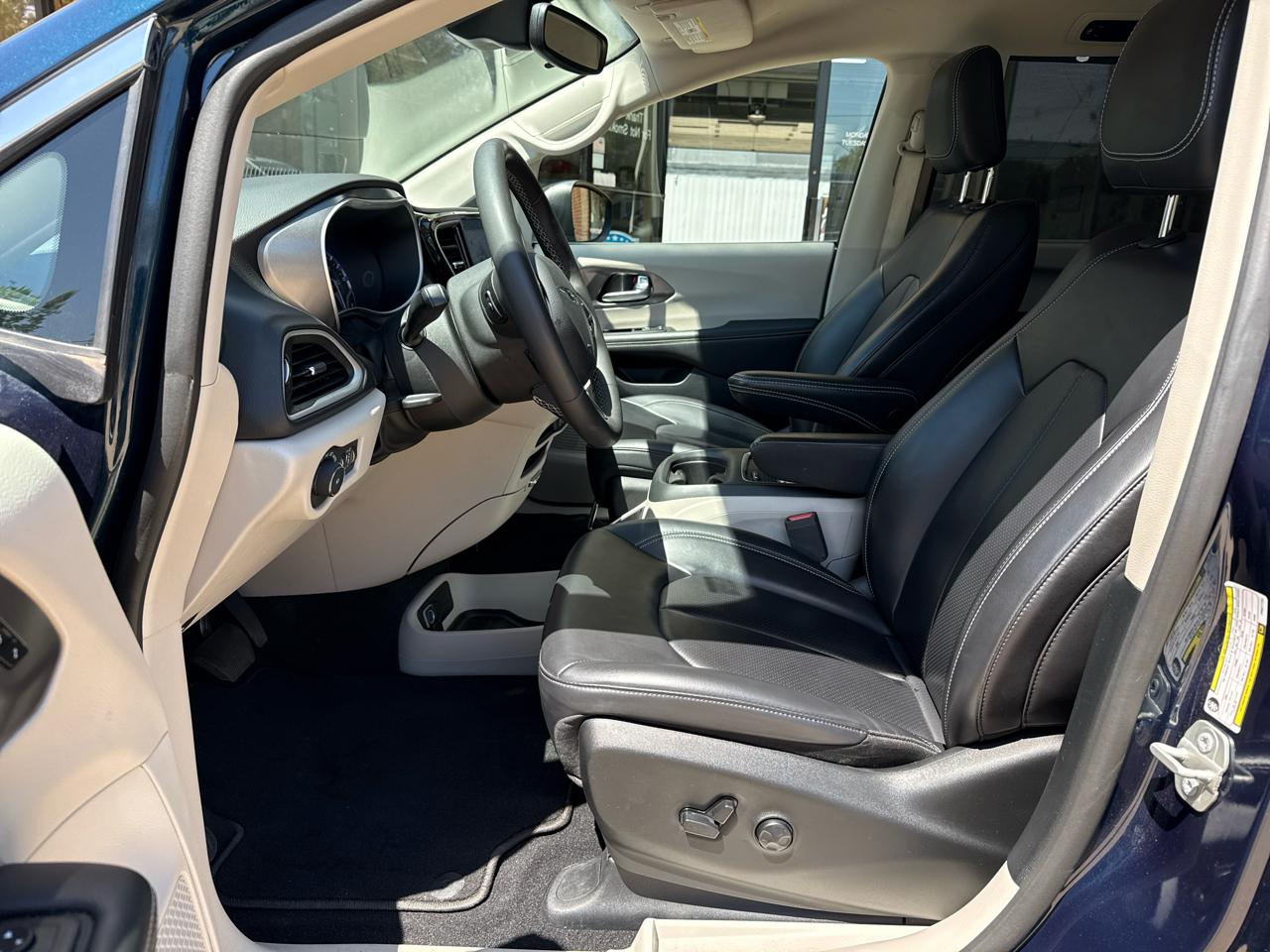 Chrysler Pacifica Touring L 2023