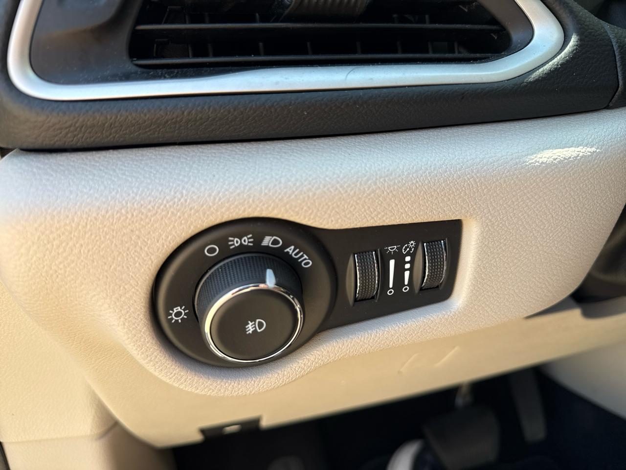 Chrysler Pacifica Touring L 2023