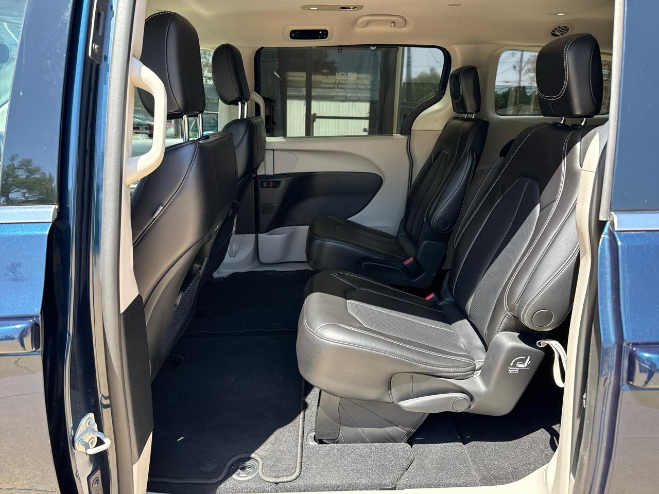 Chrysler Pacifica Touring L 2023