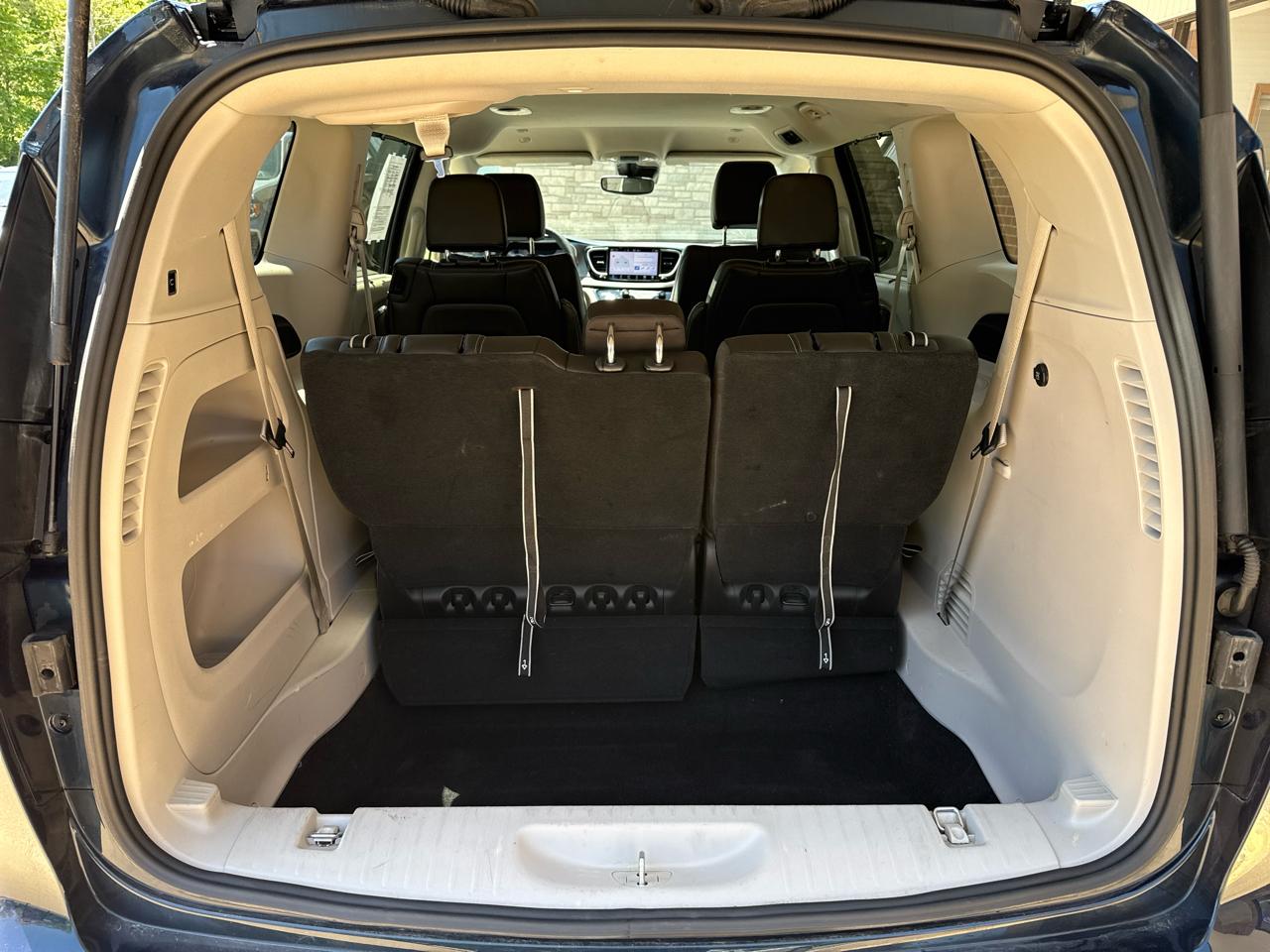 Chrysler Pacifica Touring L 2023