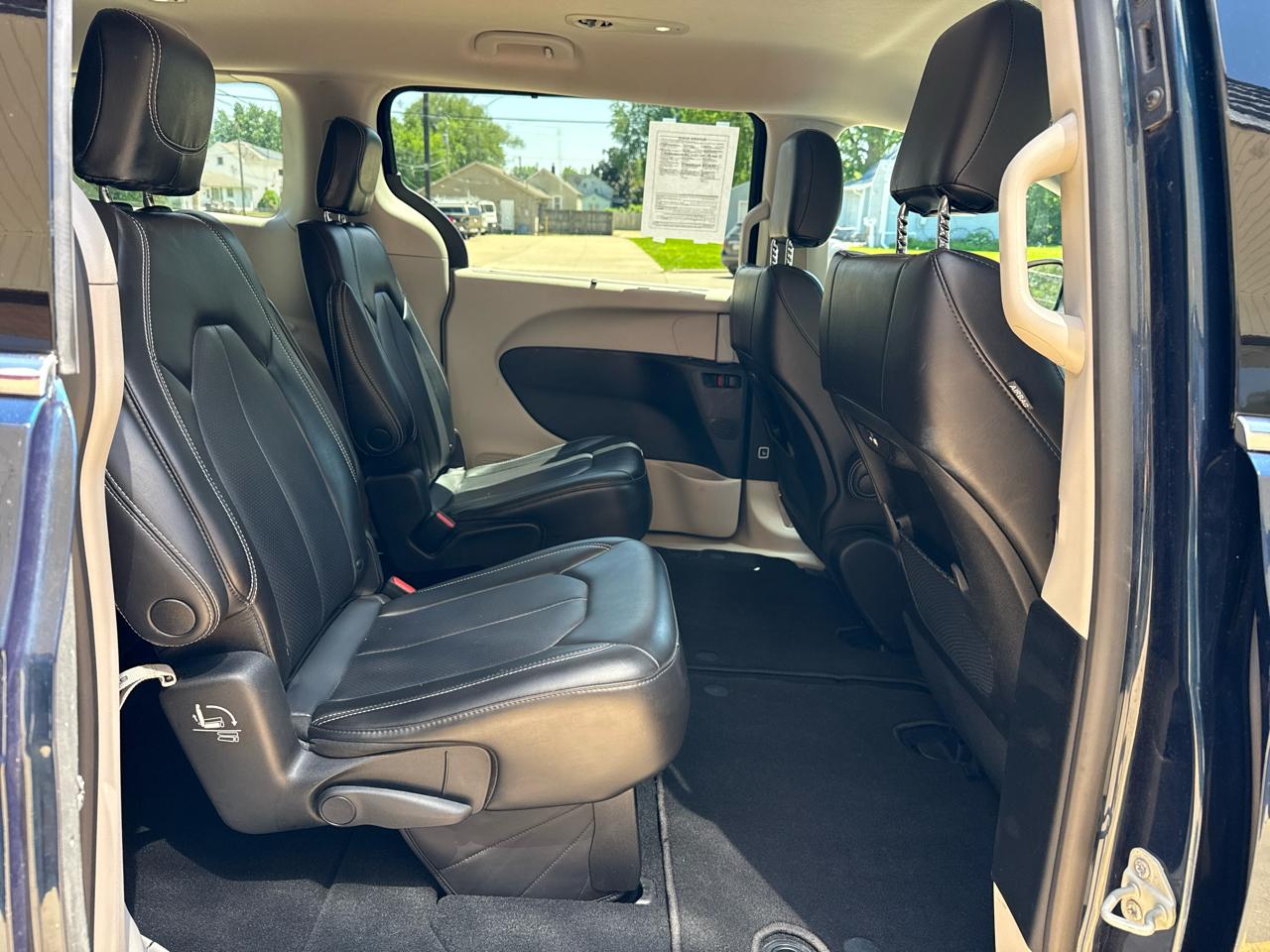 Chrysler Pacifica Touring L 2023