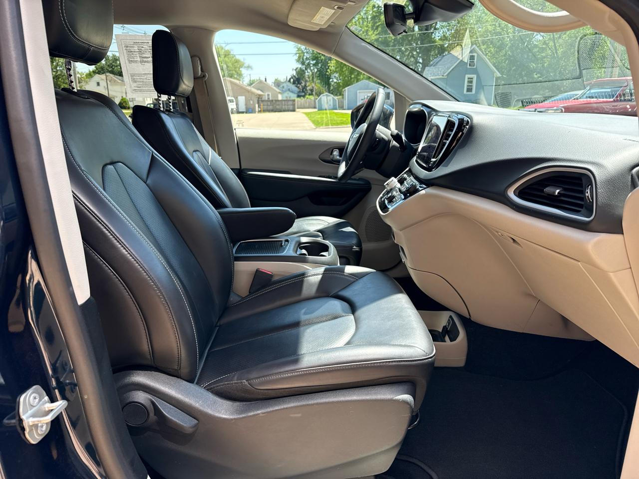 Chrysler Pacifica Touring L 2023
