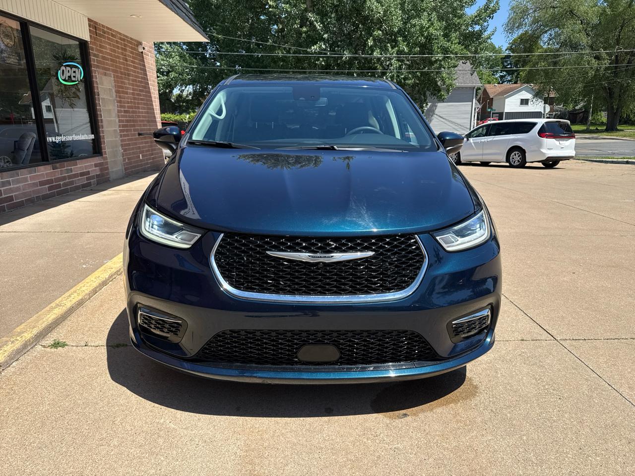 Chrysler Pacifica Touring L 2023