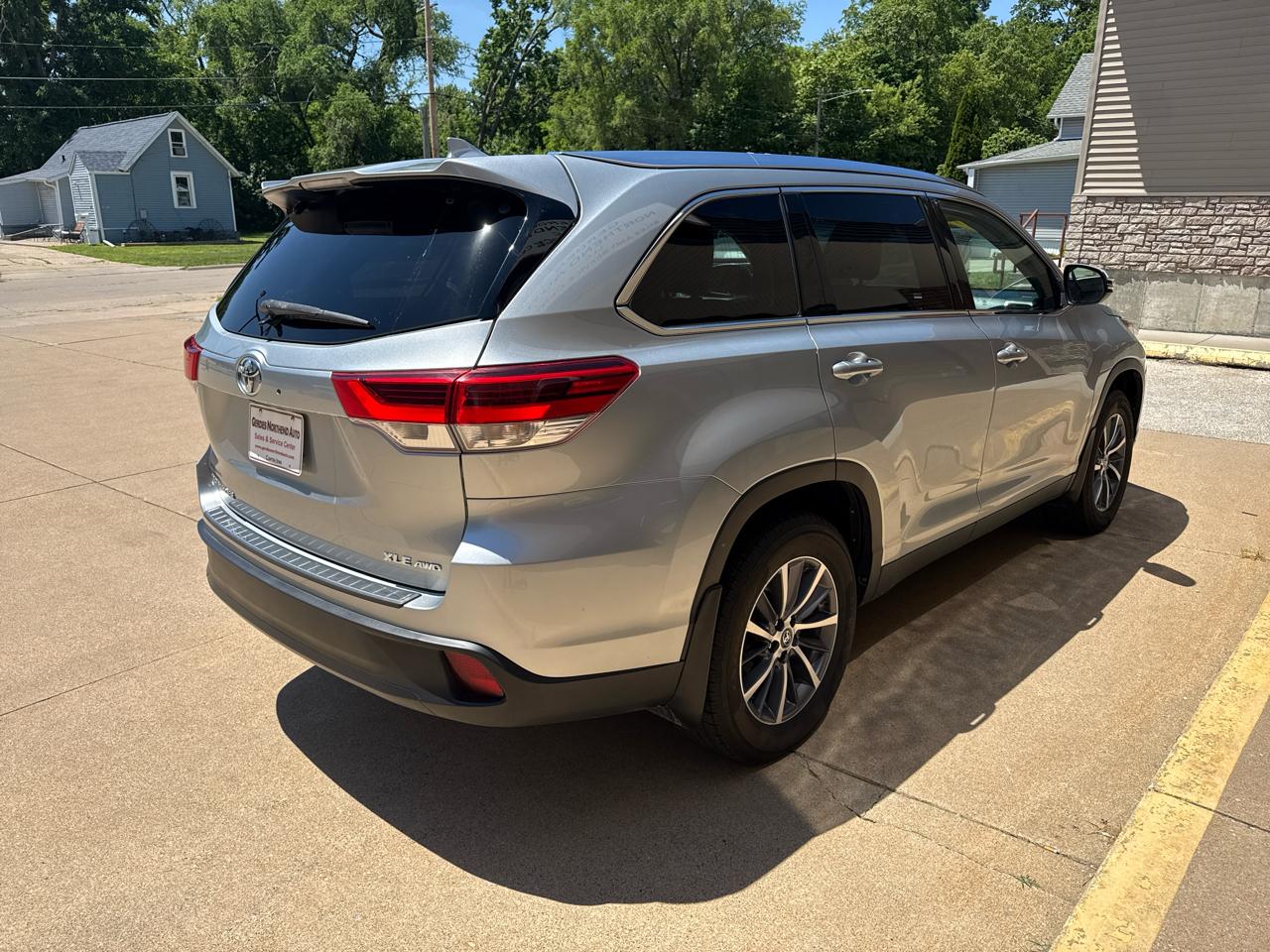 Toyota Highlander XLE AWD V6 2019