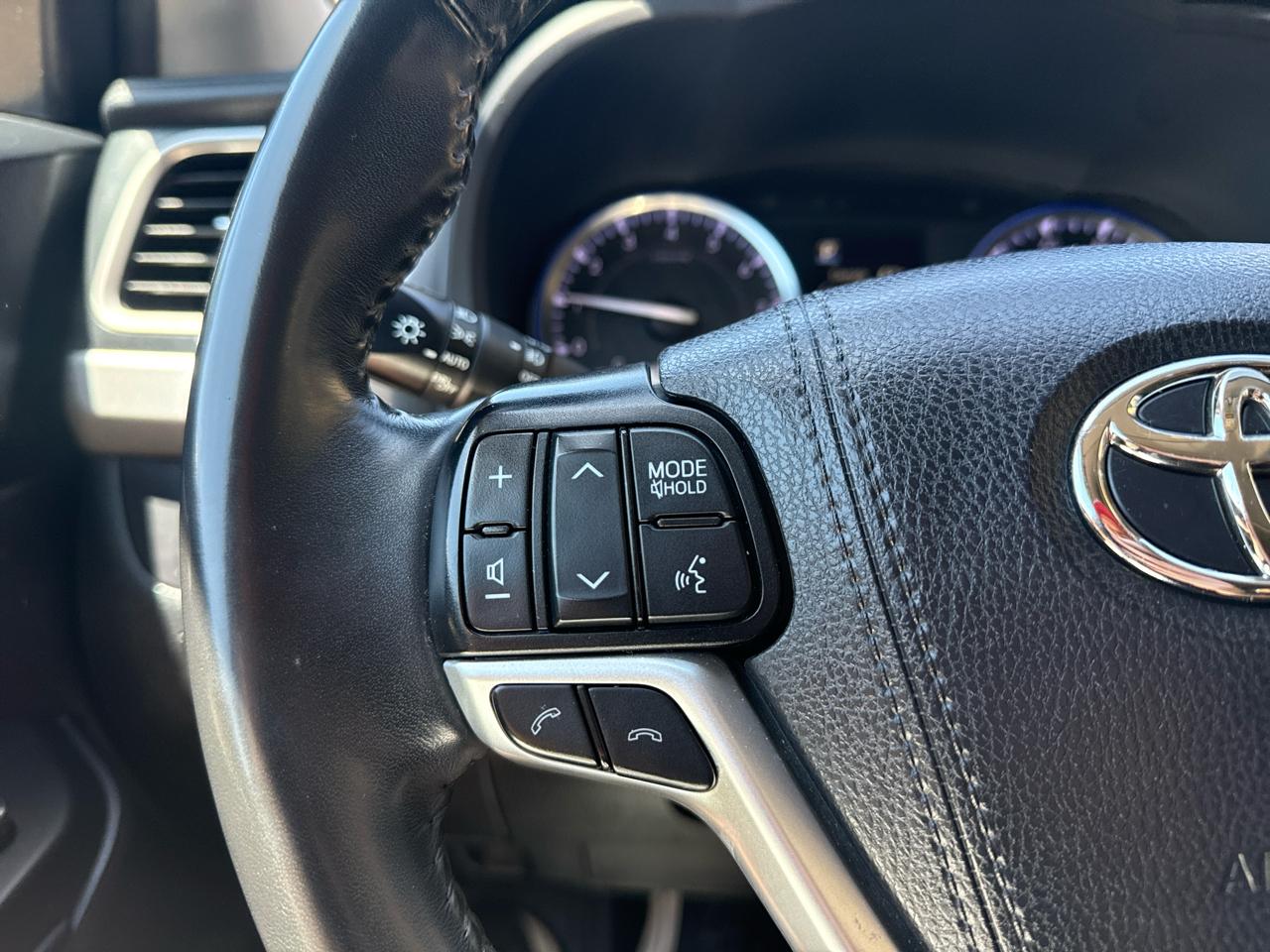 Toyota Highlander XLE AWD V6 2019